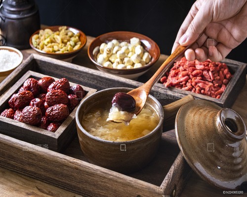 银耳莲子糯米粥